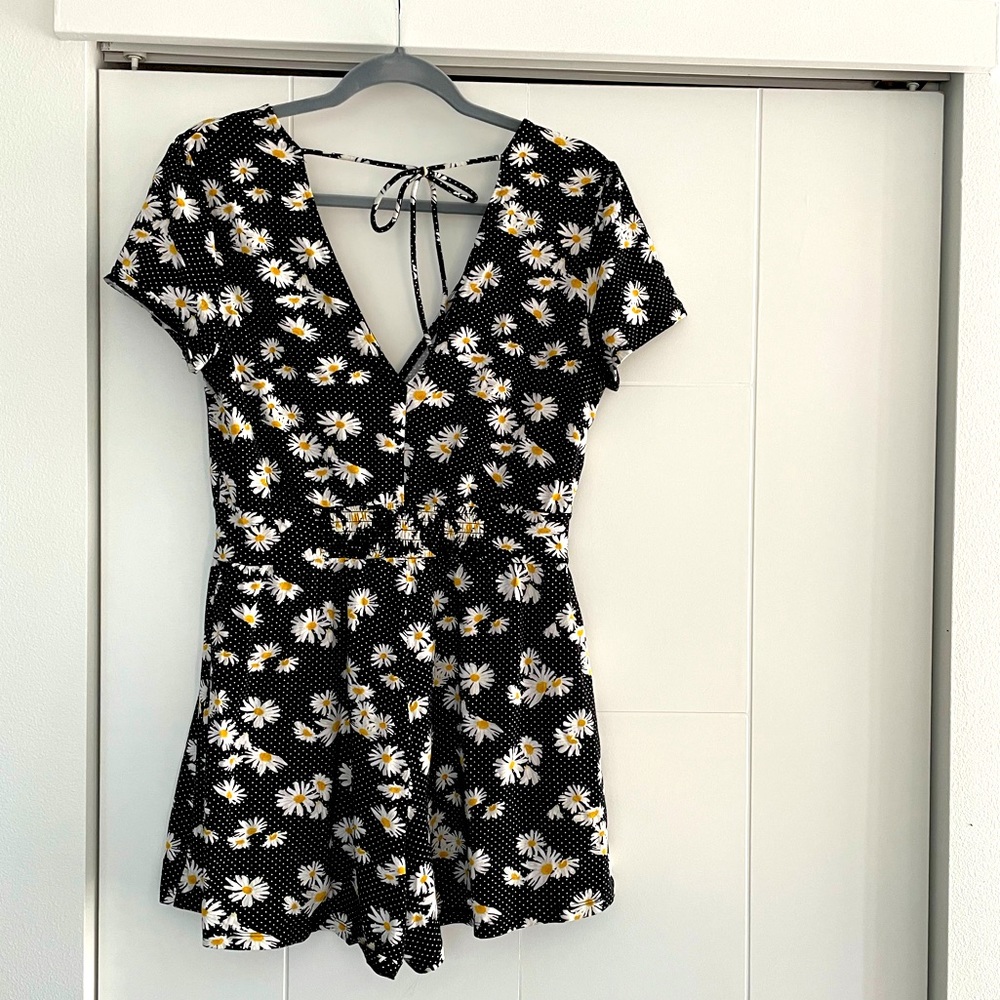 H&M 🌼 romper 🌼 - Picture 3 of 4